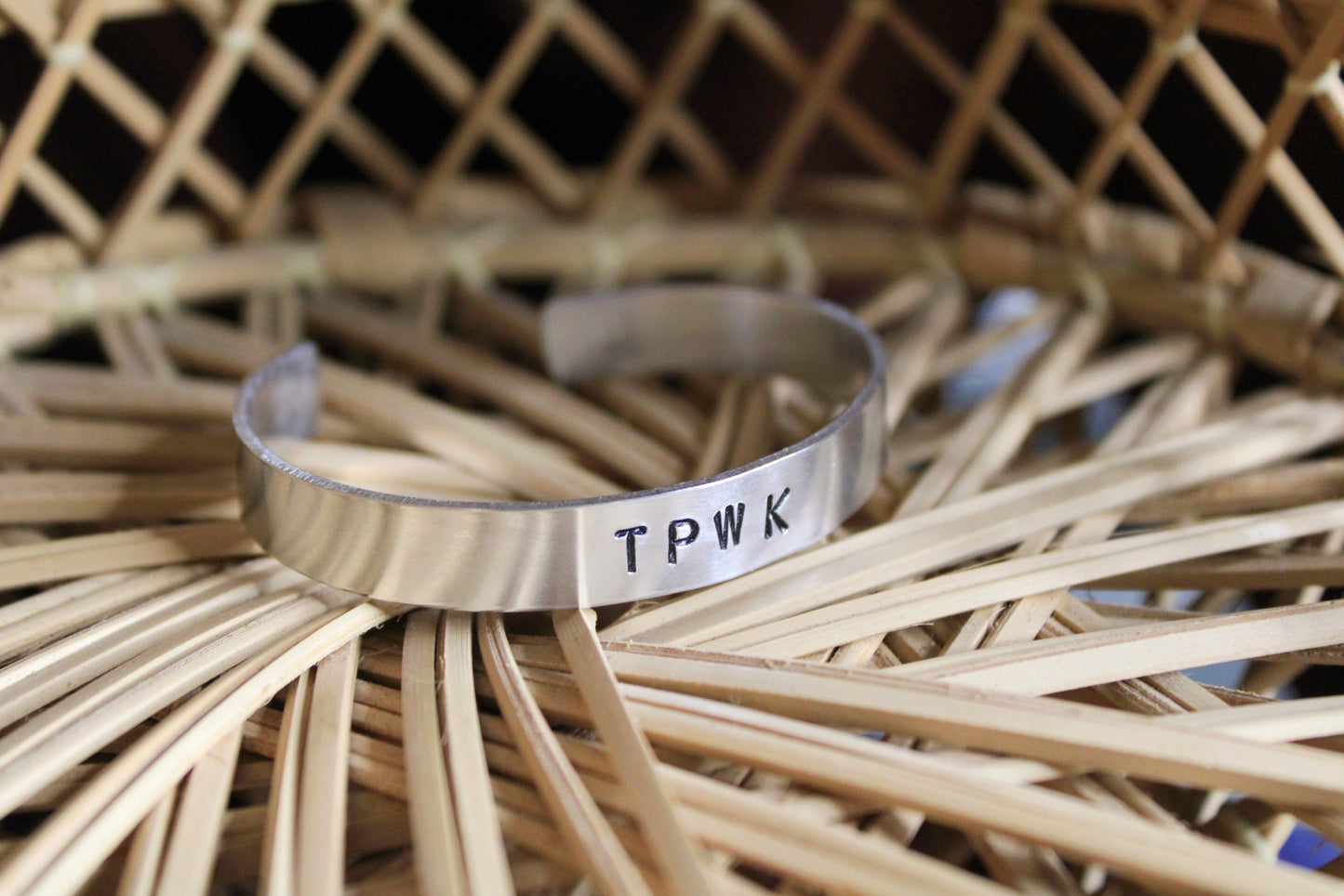 Bracelet (Jonc) personnalisé (Mot + Initiales aux extrémités)